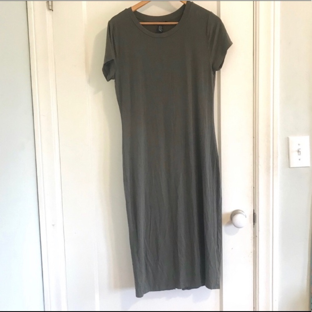 Forever 21 Olive Green T-Shirt Dress 🍸